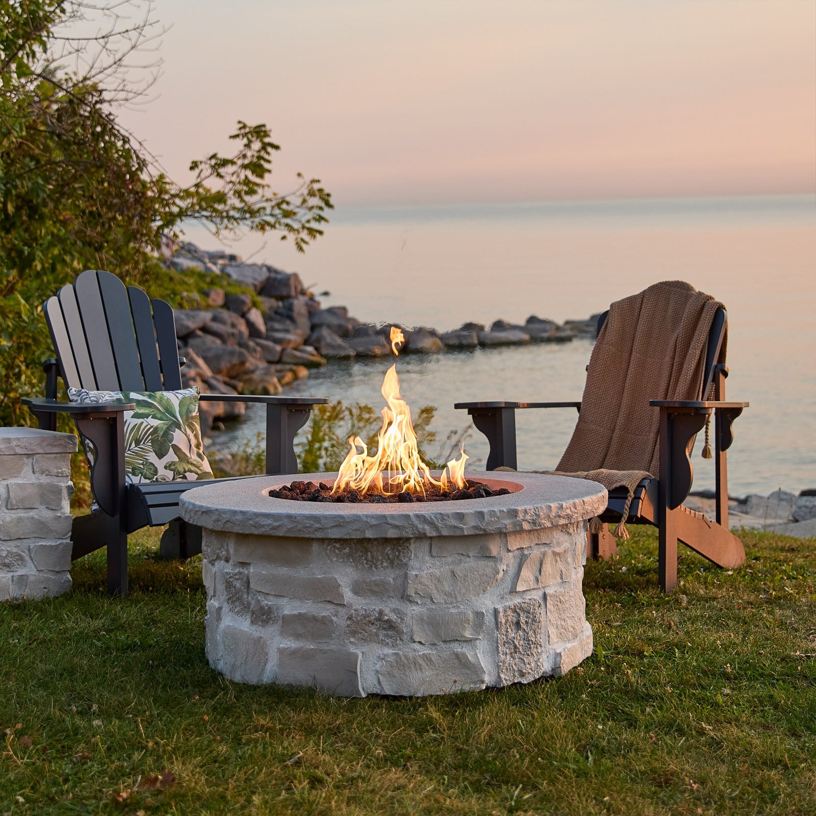 Scottsdale 40" Round Propane Fire Pit Table - Real Flame